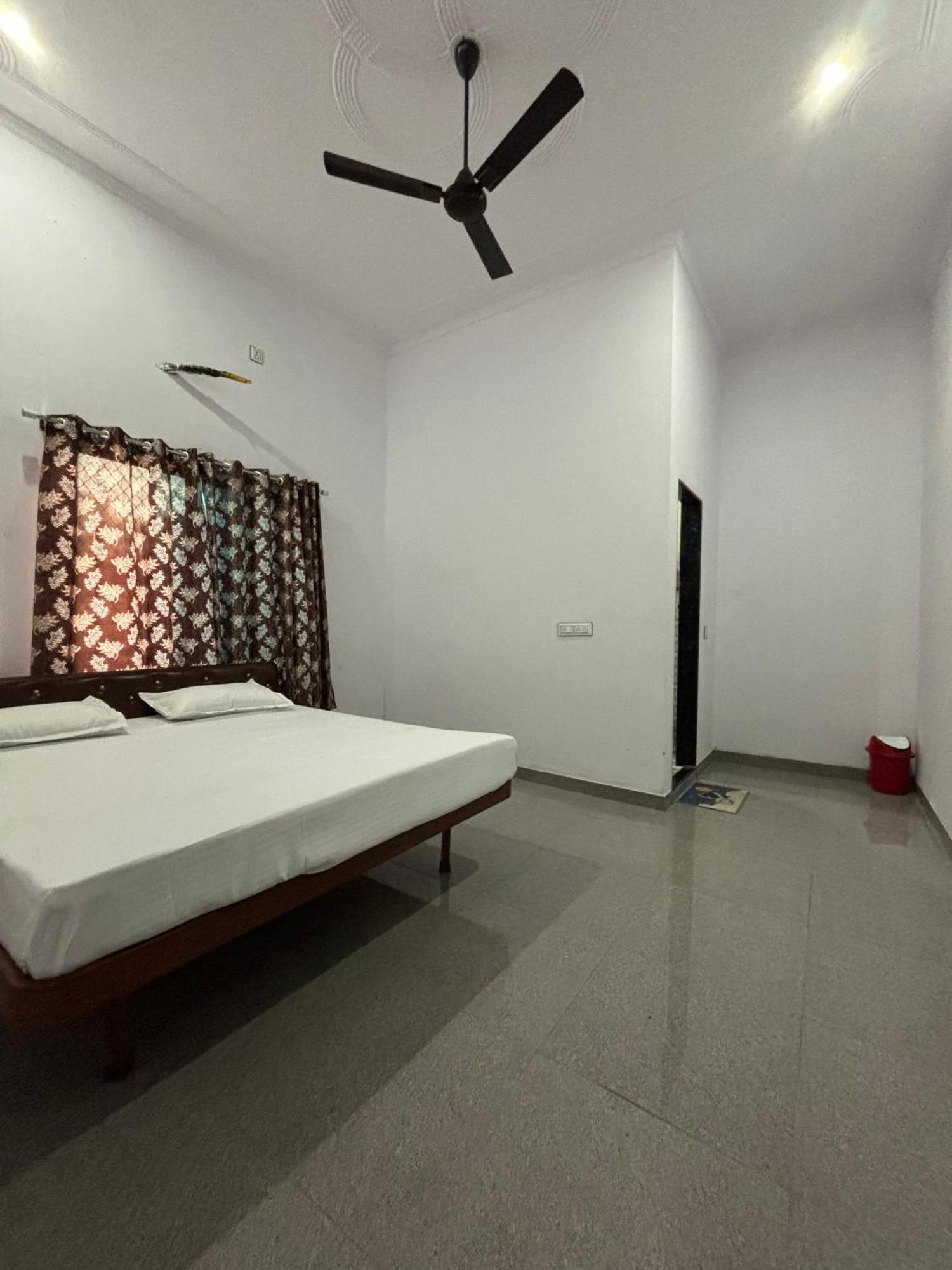 Hotel Raghunath Palace Khātu Esterno foto