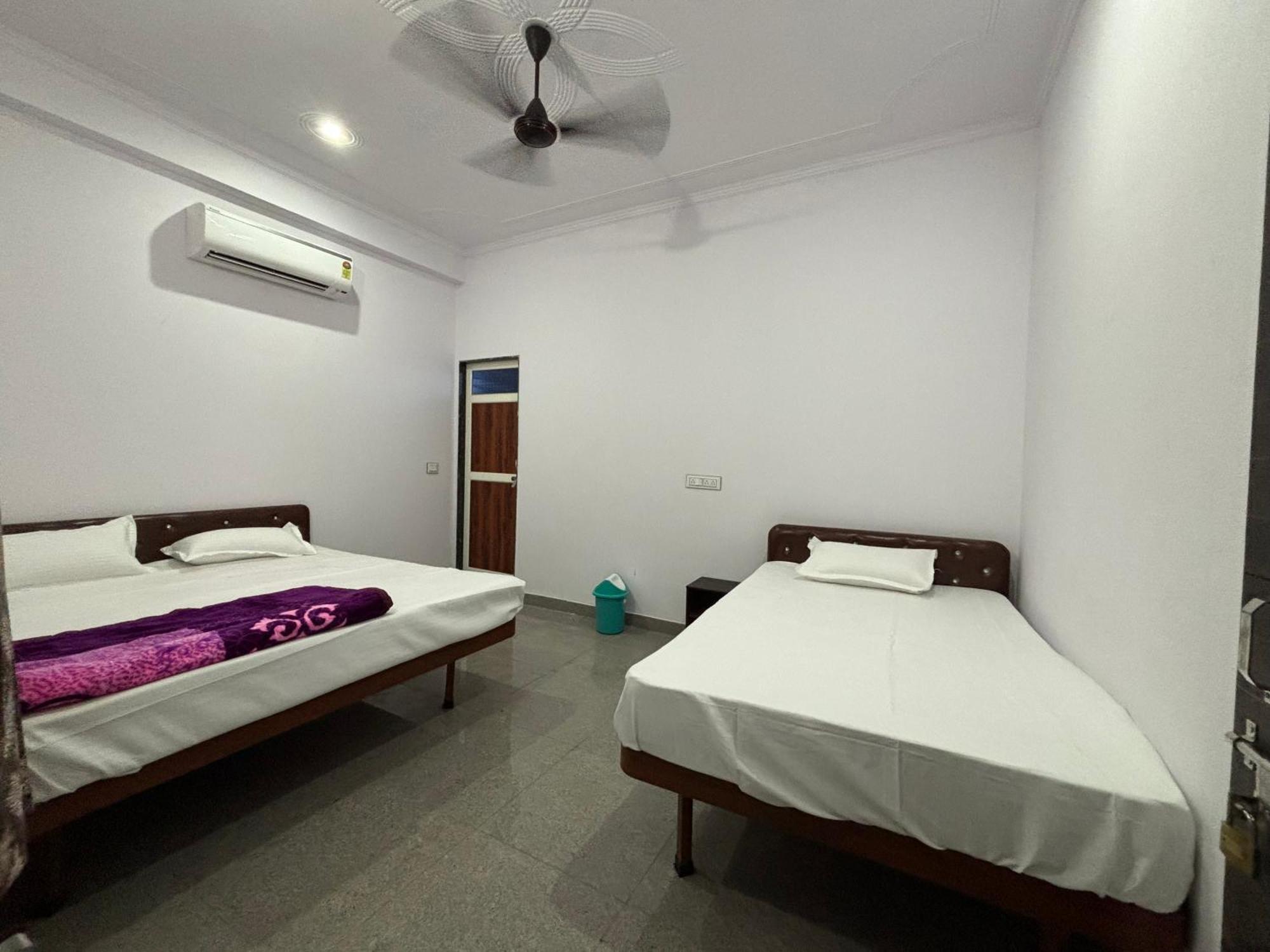 Hotel Raghunath Palace Khātu Esterno foto