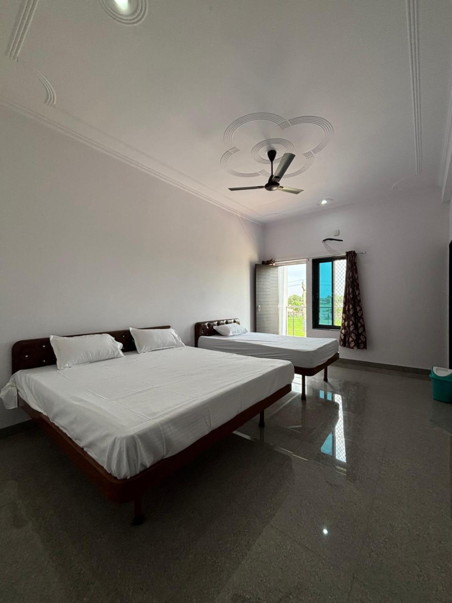 Hotel Raghunath Palace Khātu Esterno foto