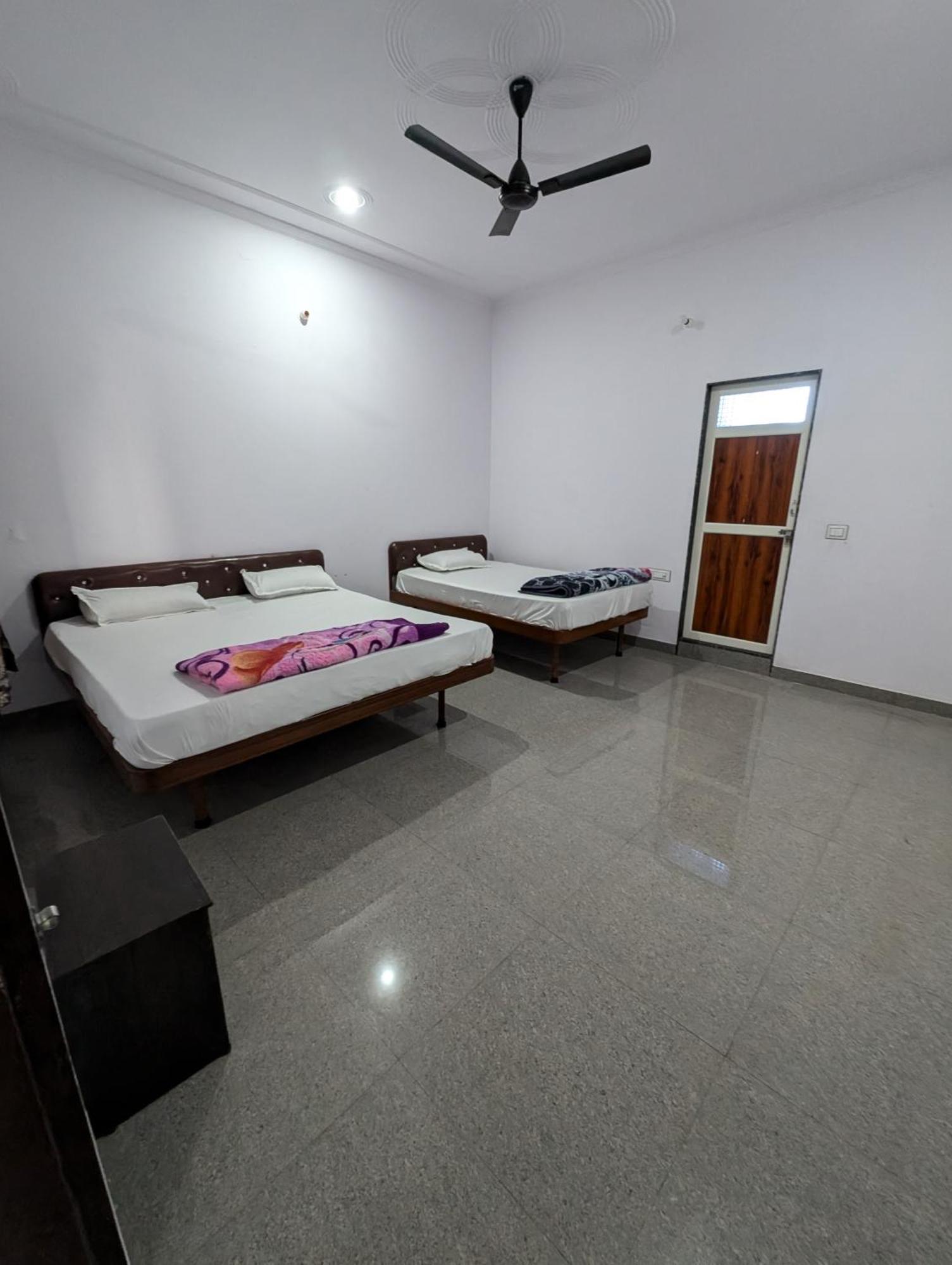 Hotel Raghunath Palace Khātu Esterno foto