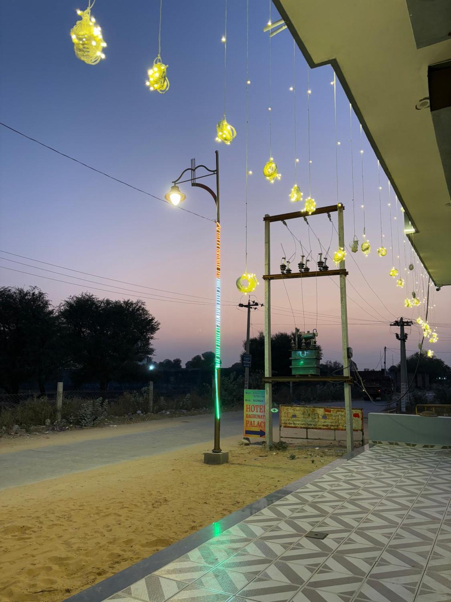 Hotel Raghunath Palace Khātu Esterno foto